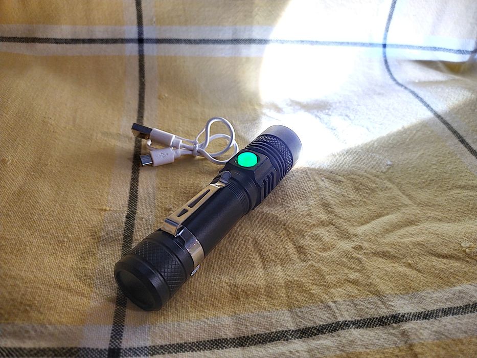 Мощный фонарь на диоде Cree T6 + японский аккумулятор 18650