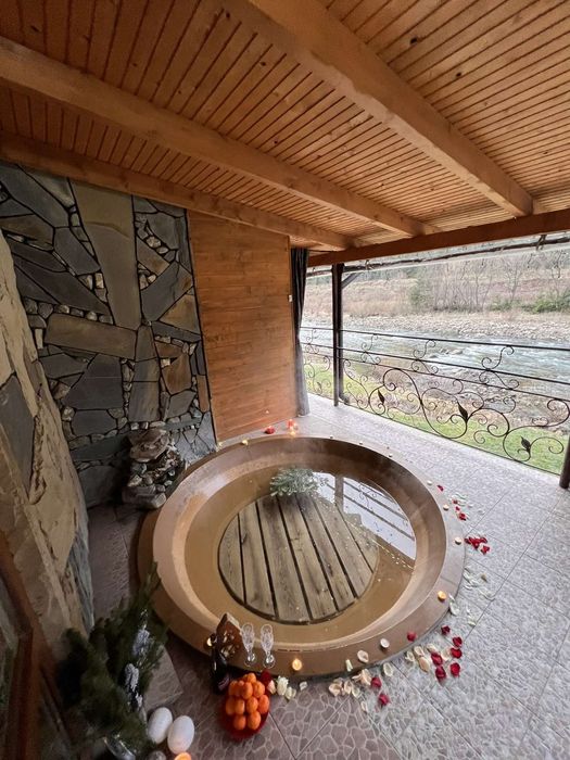 Чани та сауна на березі річки.