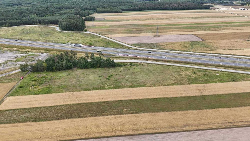 Działka inwestycyjna 1,5 ha przy S7 Dobrut, WZ pod halę magazynową, usługi, produkcja, logistyka, sprzedaż bezpośrednia - Więcej