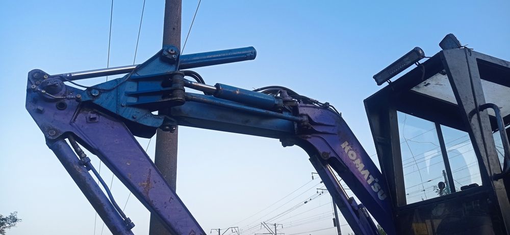 Мініекскаватор Komatsu pc 27 разом з евакуатором