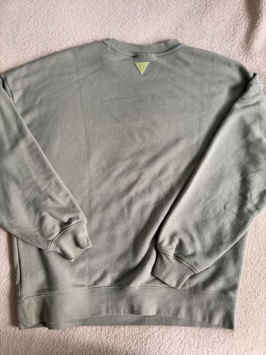 Guess sweatshirt M-L