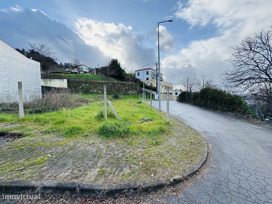 Terreno gaveto para moradia com projecto aprovado