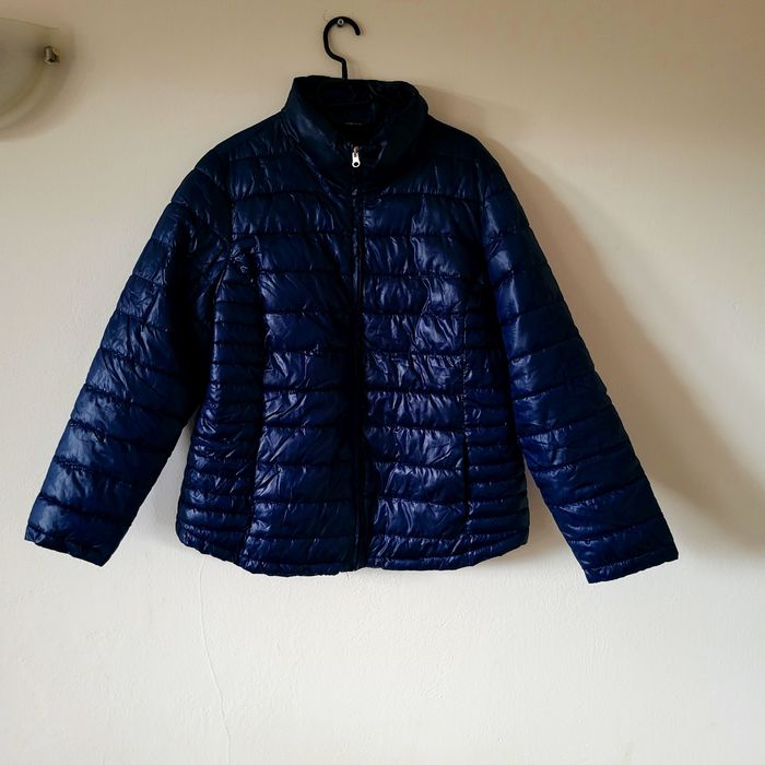 Granatowa pikowana Janina – lekkość i styl na jesień!