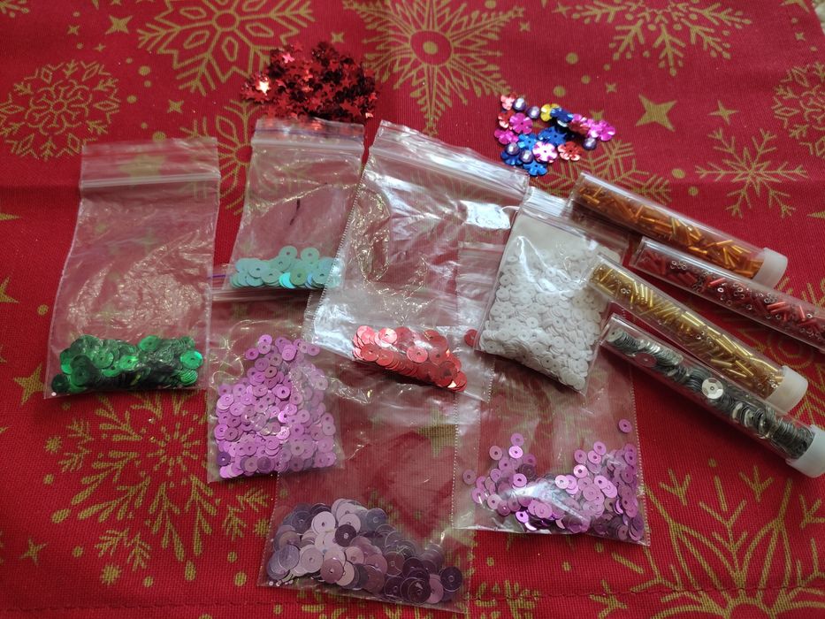 Паєтки пластикові з отворами