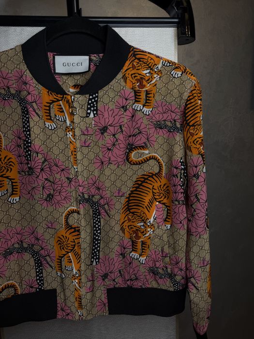 Кофта  gucci  S розмір легка тканина