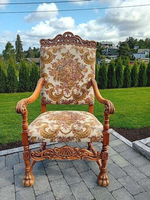 Fotel - Tron  Królewski Lwie Łapy