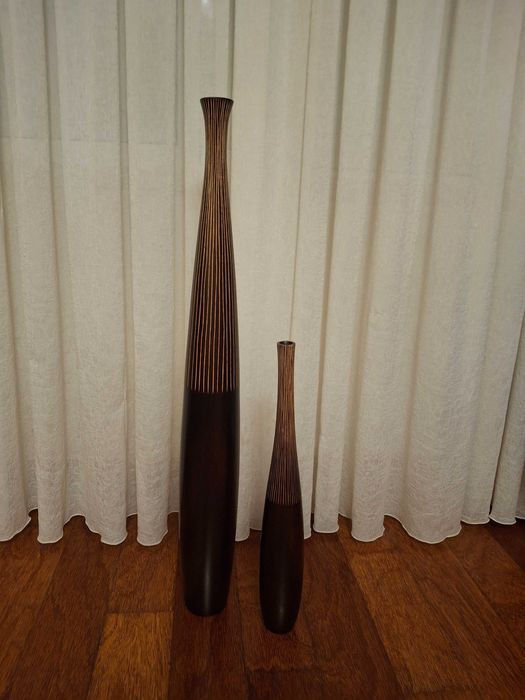 Vasos decorativos em madeira