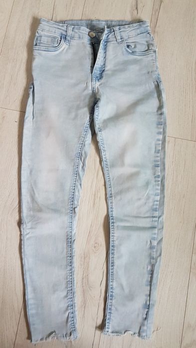 Spodnie  rozmiar 146