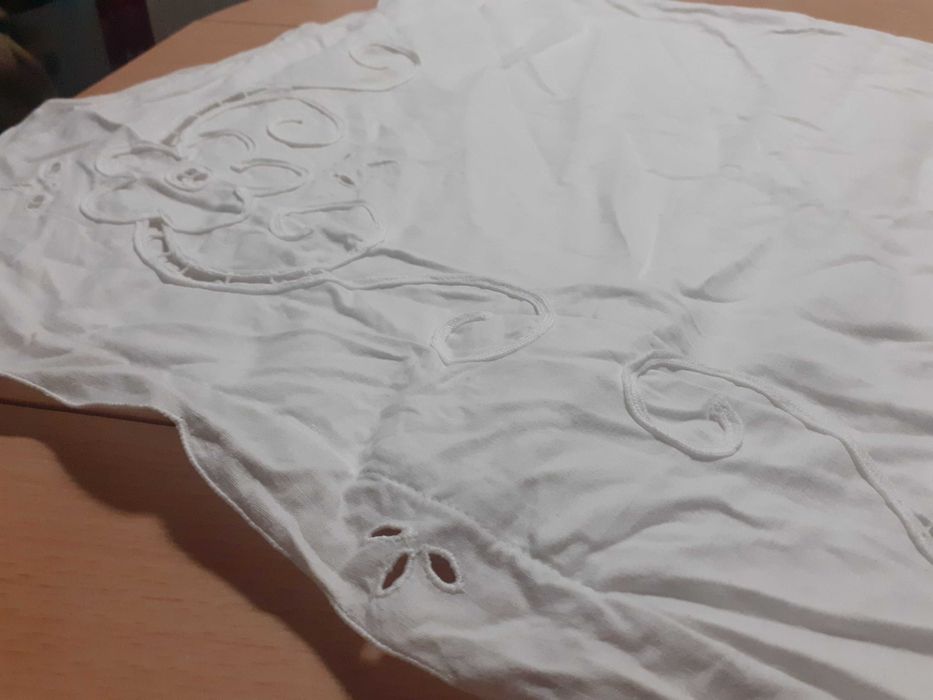1 fronha em linho com bordado à mão