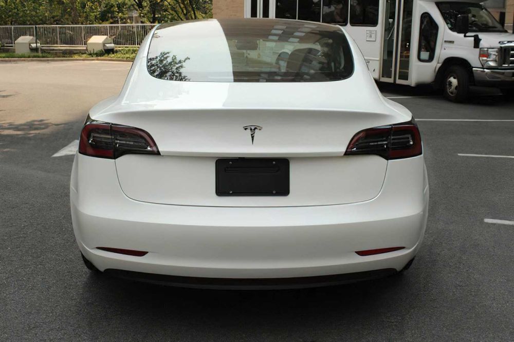 Tesla Model 3      2023