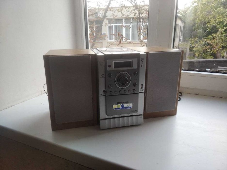 Продам музыкальный центр (микро) LG LX U-150X(MP3 CD Cassete Receiver)USB