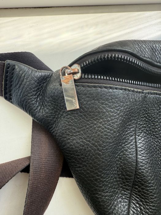 Продам кожанную бананку Vif