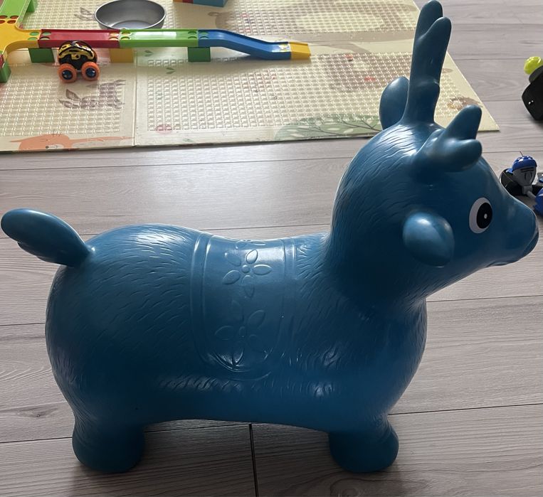 Олень стрибунець