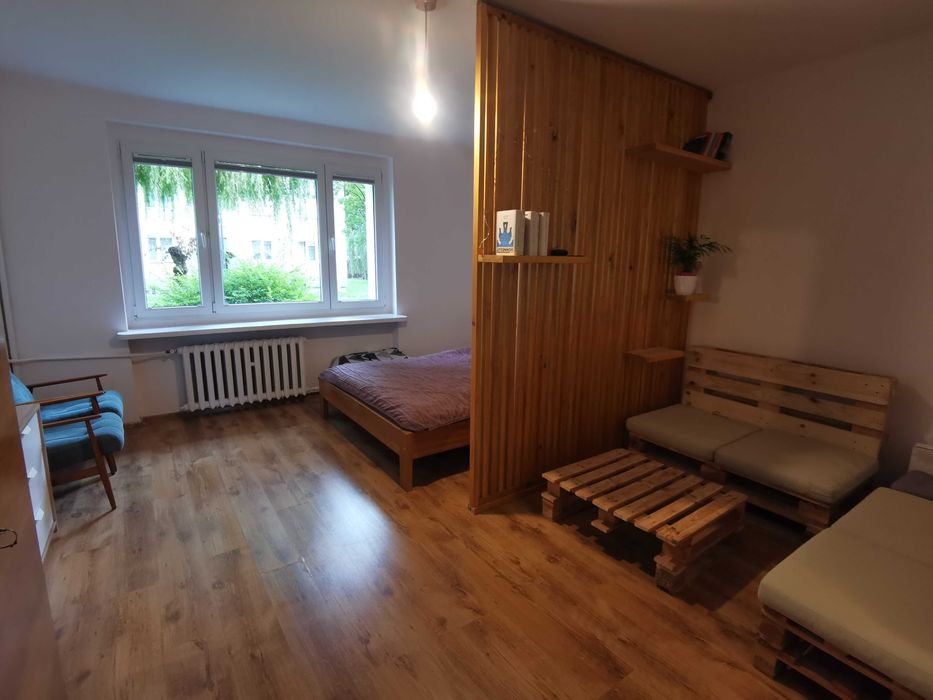 Przestronna, umeblowana kawalerka z charakterem – Łódź, ul. Wapienna - 20 min pieszo od Manufaktury