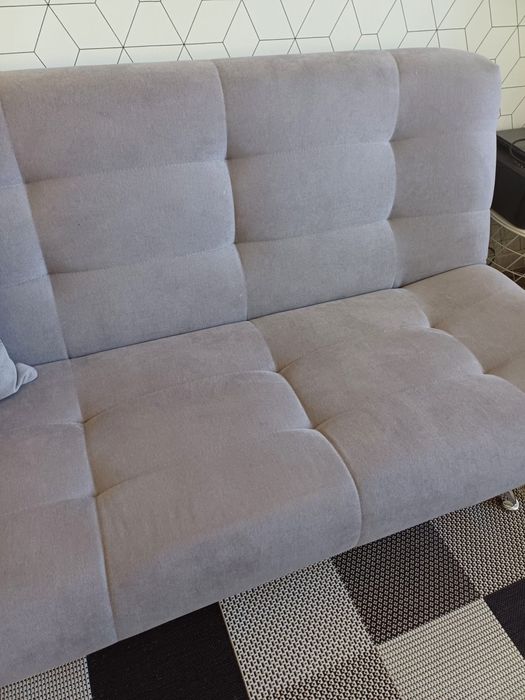 Szara kanapa rozkładana