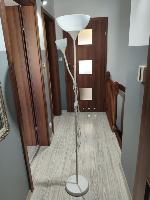 Lampa podłogowa biała