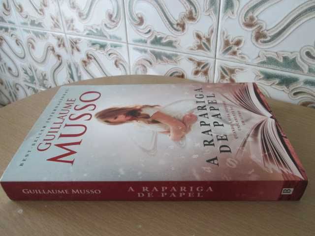 A Rapariga de Papel de Guillaume Musso (Oferta de portes)