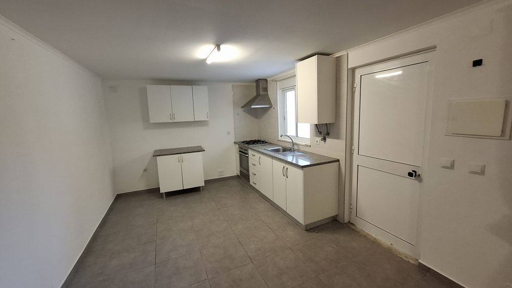 Aluga se T1   na vila da Vieira  de Leiria