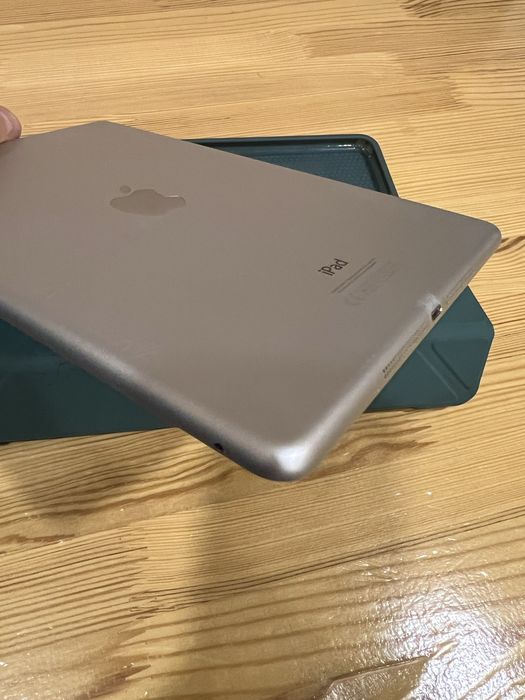 Планшет APPLE iPad Air 32GB модель A1474 білий
