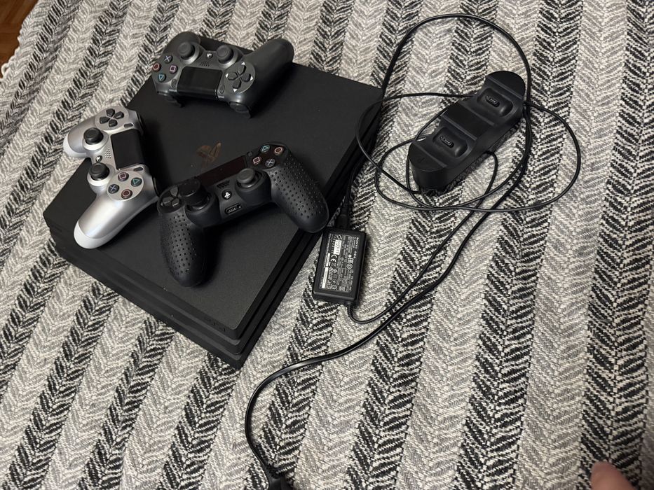 PlayStation 4 Pro — відмінний комплект