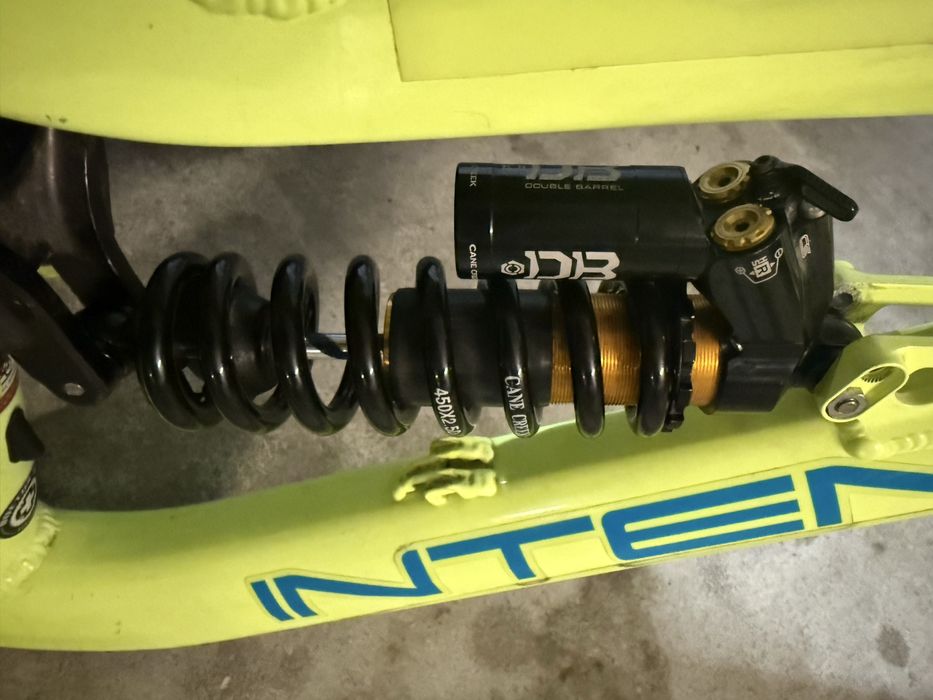 Kit quadro enduro/free ride Intense Uzzi tamanho M / Rock Shox Lyrik