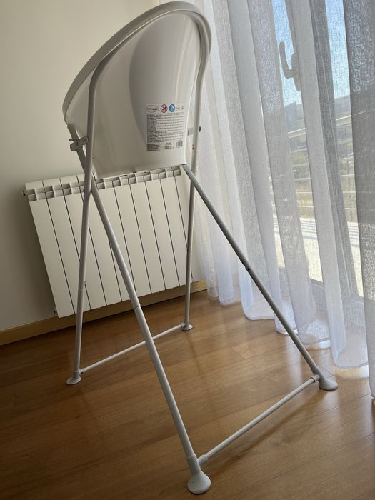 Banheira Ergonómica e Suporte Dobrável Shnuggle.