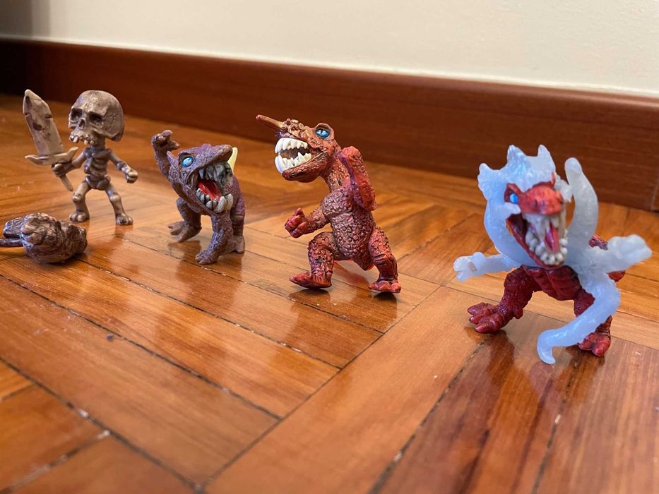 Bonecos Dinossauros monstros (todos 3€)