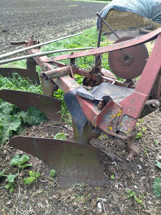 Продам диски причепні, культиватор, плуг, підборщик для сіна та соломи