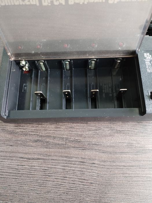 Carregador de baterias universal Ni-Cd