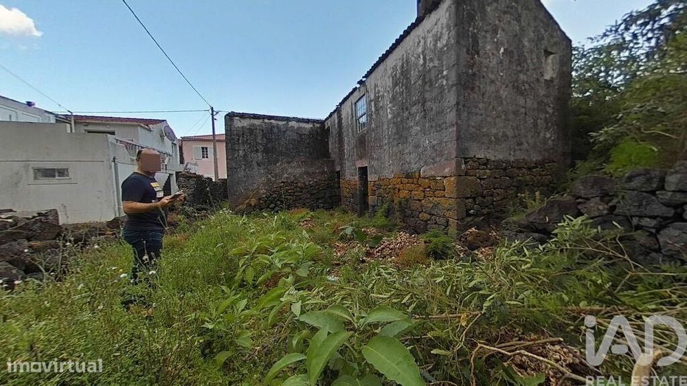 Casa tradicional T3 em Ribeiras de 207,00 m2
