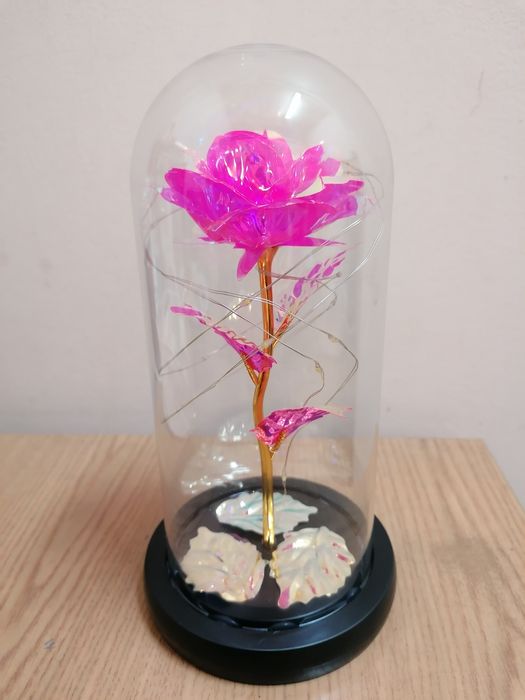 Wieczna róża w kopule. Lampka led.