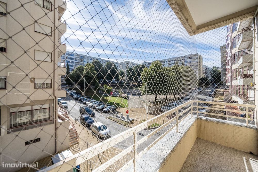 T3 Renovado com Garagem em São Vicente