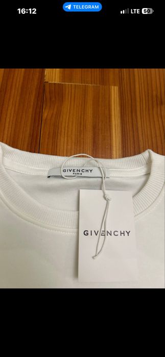 Кофта Givenchy. біла