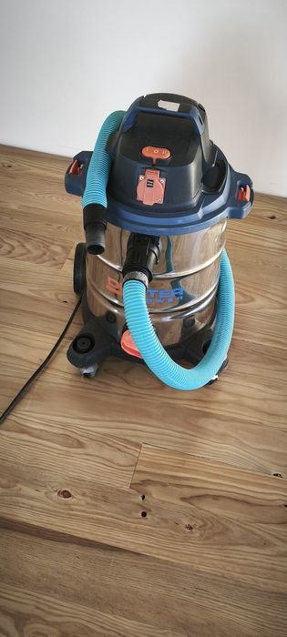 Vendo fantástico aspirador Dexter Power 30 litros para sólidos e líquidos.
