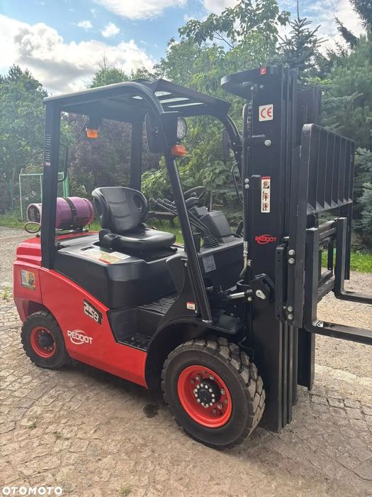 REDDOT CPQ25 - SERIA T8  Wózek widłowy REDDOT CPQ25 - SERIA T8