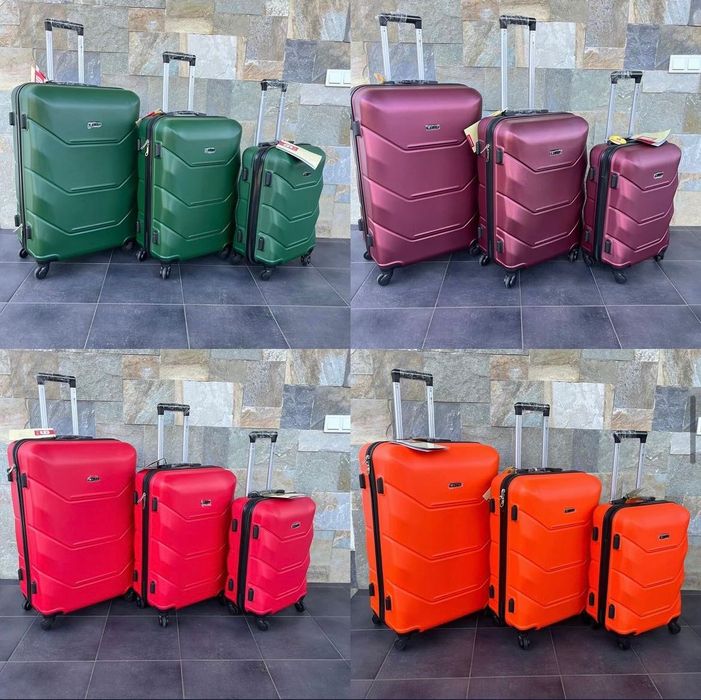 Чемодан Пластиковый удобный дорожный чемодан 147