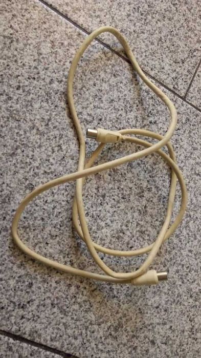 Diversos cabos para pcs, tv , telefone e outros