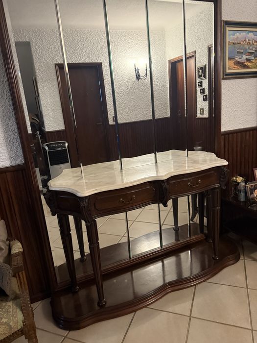 Móvel de entrada com espelho e pedra mármore