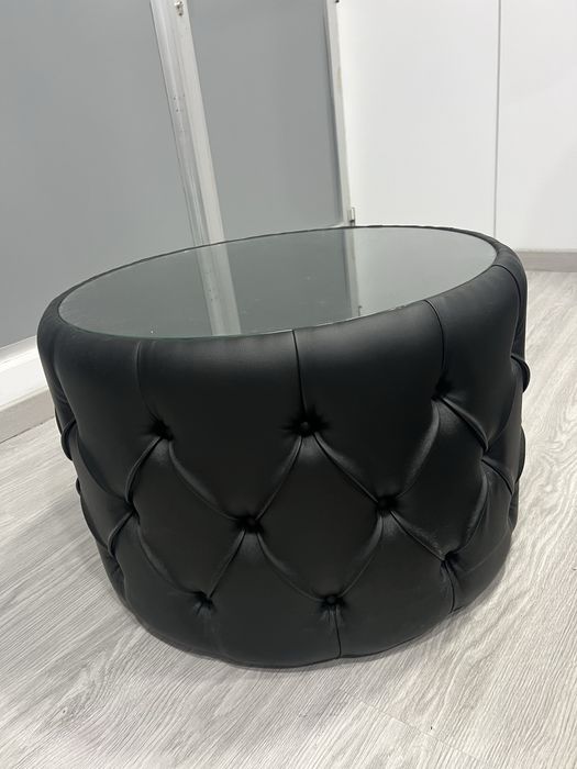 mesa de centro toda em pele