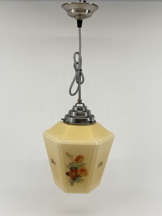 Lampa wisząca z kloszem ze szkła wazelinowego