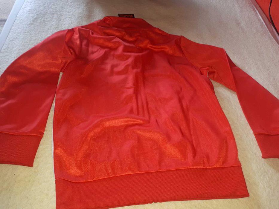 Camisola desportiva nova, 9/10 anos