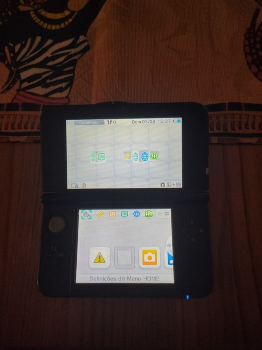 Nintendo 3DS XL com cartão de memória, capa, carregador e 3 jogos