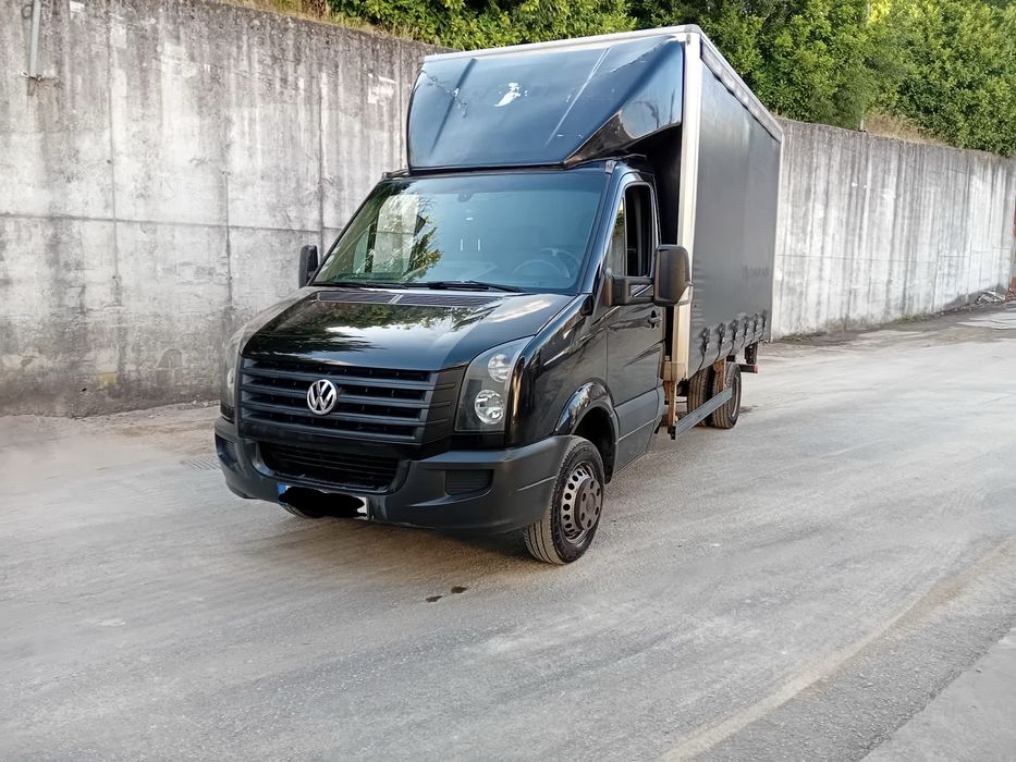 VW Crafter 2016 com cortina e plantaforma elevatoria.