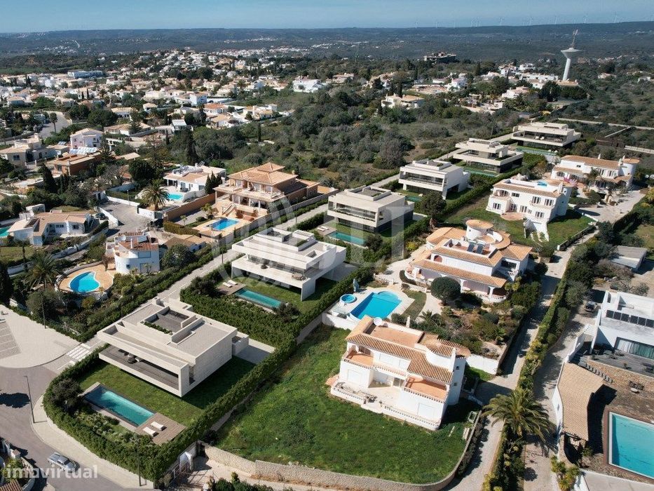 Moradia T4, nova, no condomínio PLUZ Premium Living, no Algarve