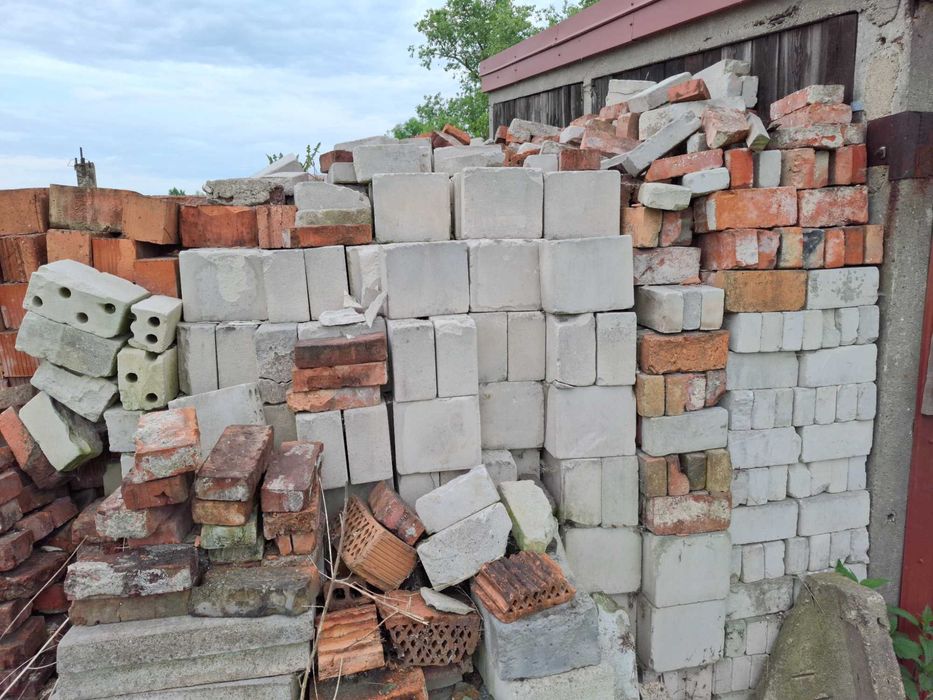 Cegła biała, cegła czerwona, bloczki silikatowe, kratówki