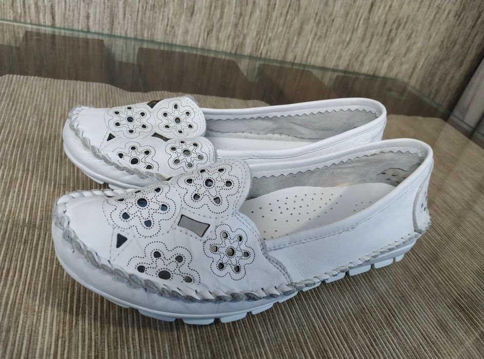 Mokasyny damskie skórzane ażurowe Gemini  r. 36 jak nowe
