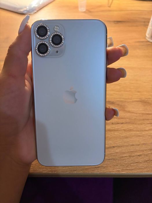 Продам Iphone 11 pro 256