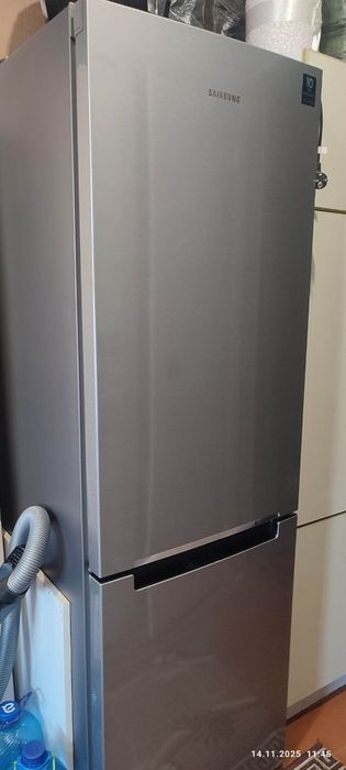 Холодильник Samsung