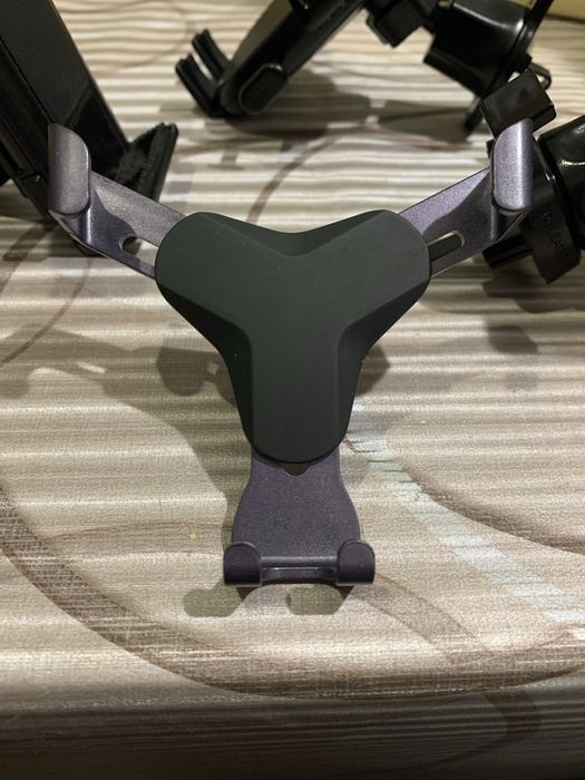 Автотримачи для телефону