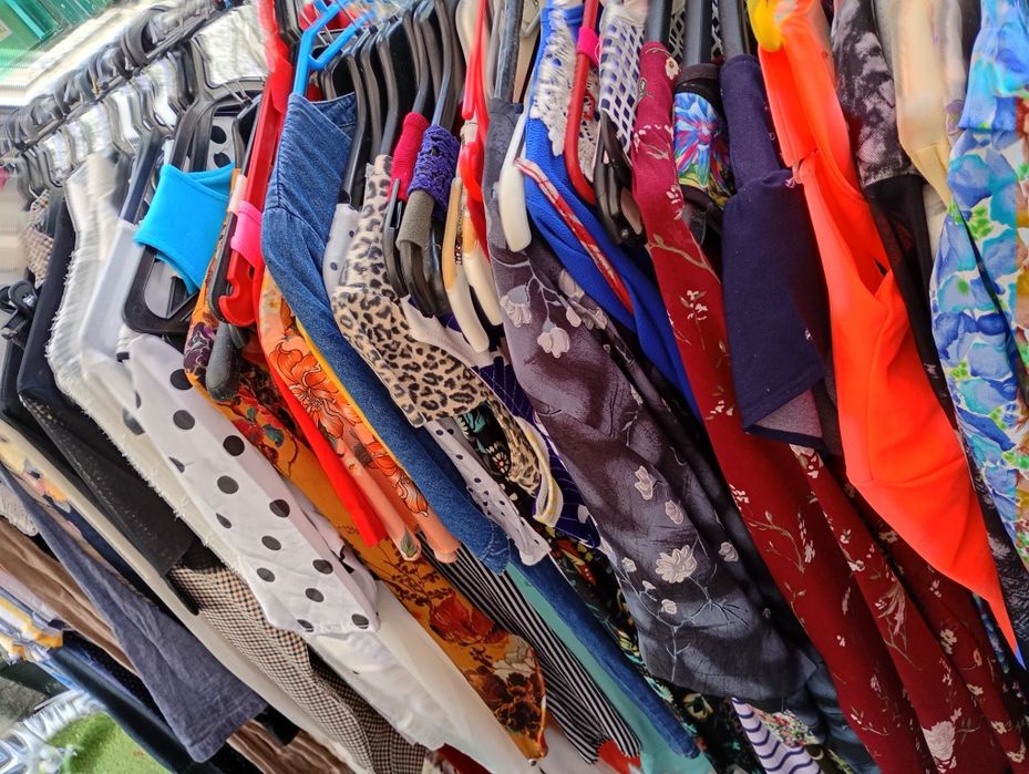 Roupa e calçado semi novo 1€ apenas
